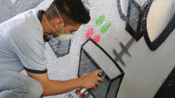 kekoa spray painting mural